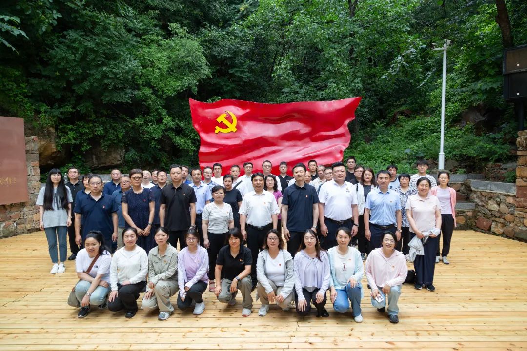 大華公司紀(jì)委組織開(kāi)展“緬懷革命先烈 筑牢廉潔防線(xiàn)”主題活動(dòng)